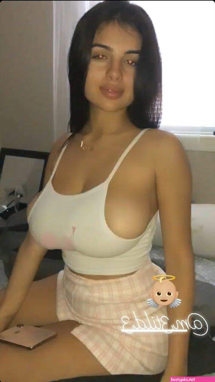 mati marroni bikini