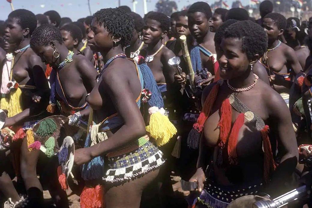 sexy zulu naked gals