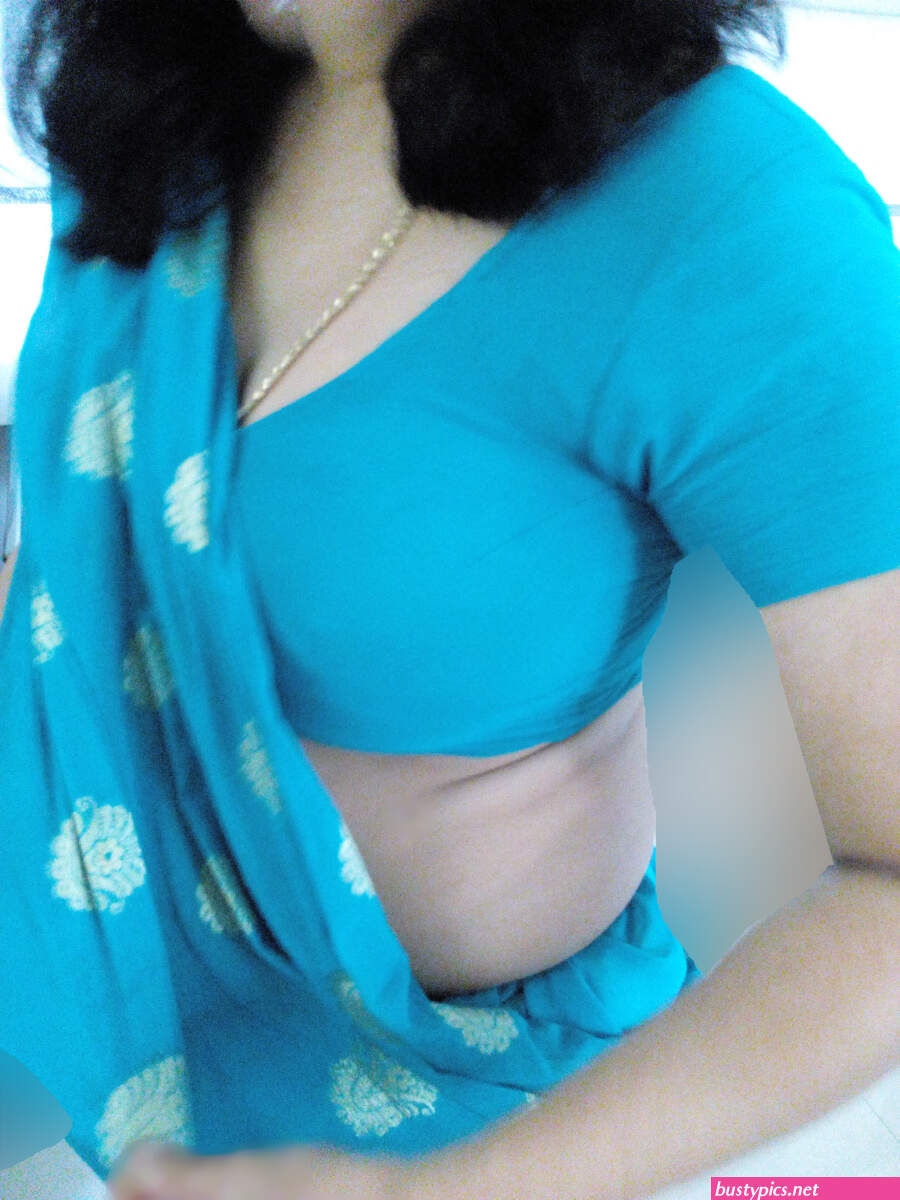 desi aunty bra side