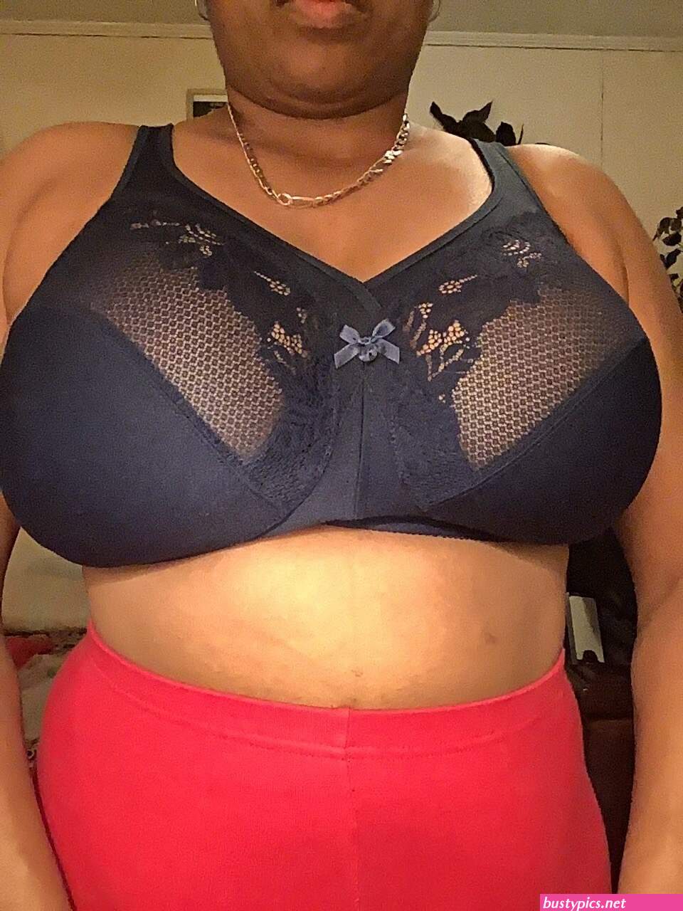 desi aunty bra side