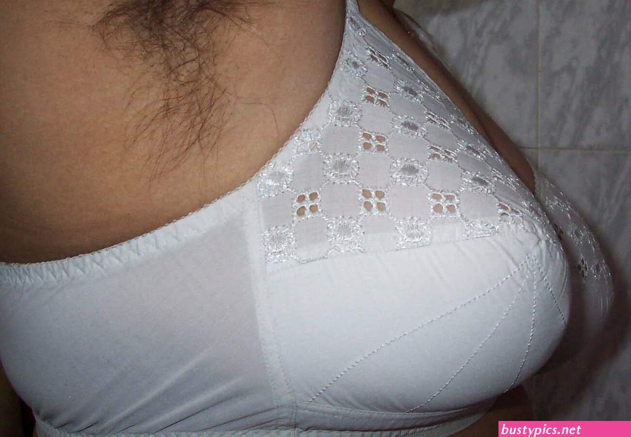 desi aunty bra side