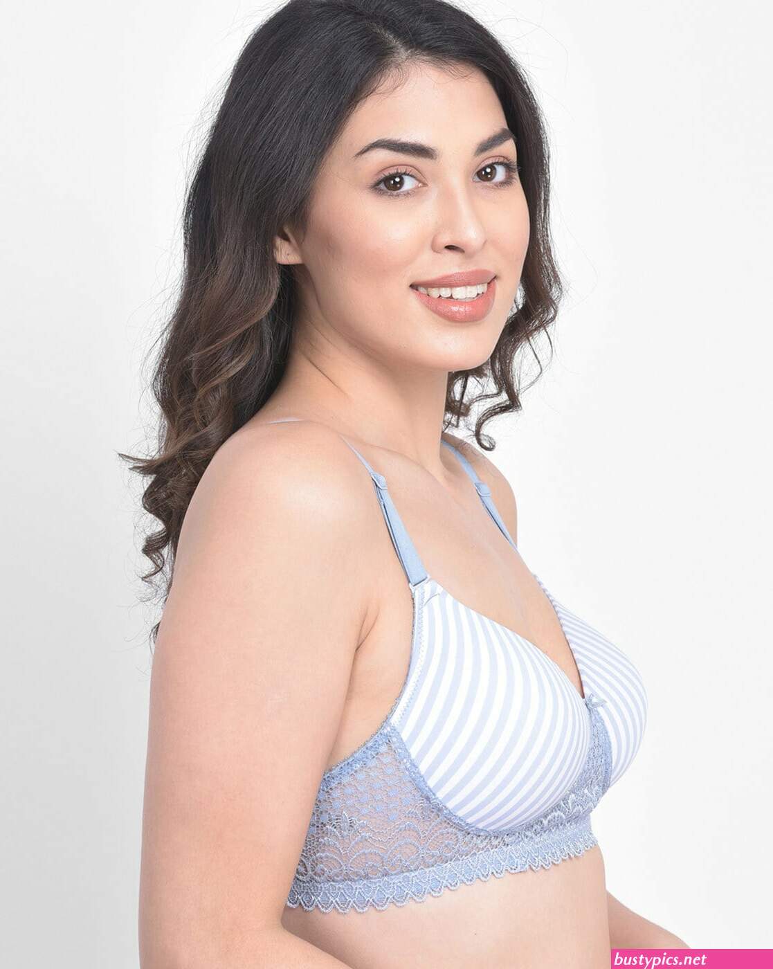 desi aunty bra side
