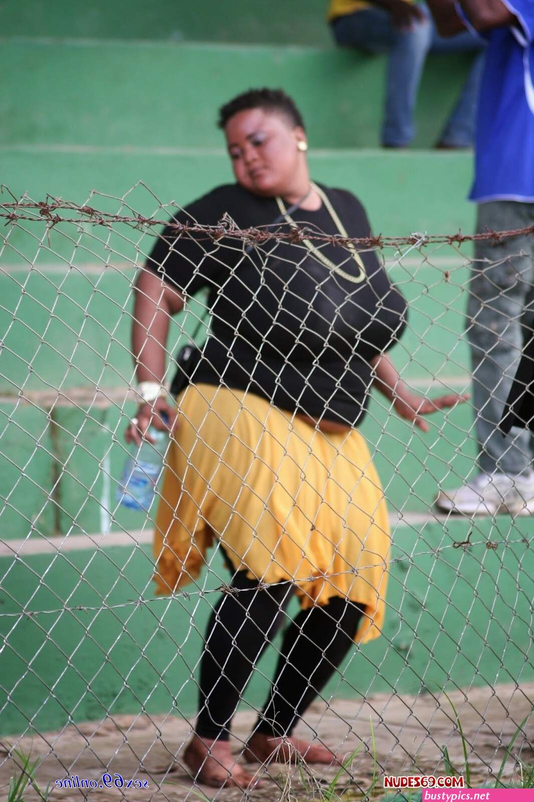 picha ya uchi yamwanake atobwa akiwa na shanga kiunoni