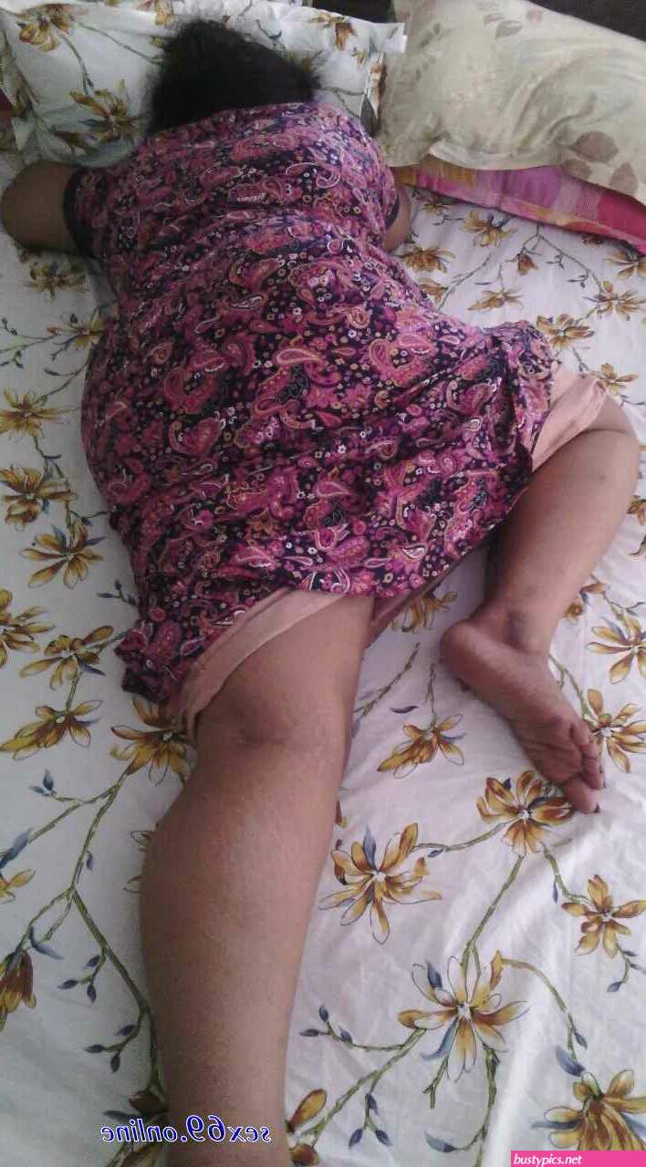 saree aunty sleeping pussy pics