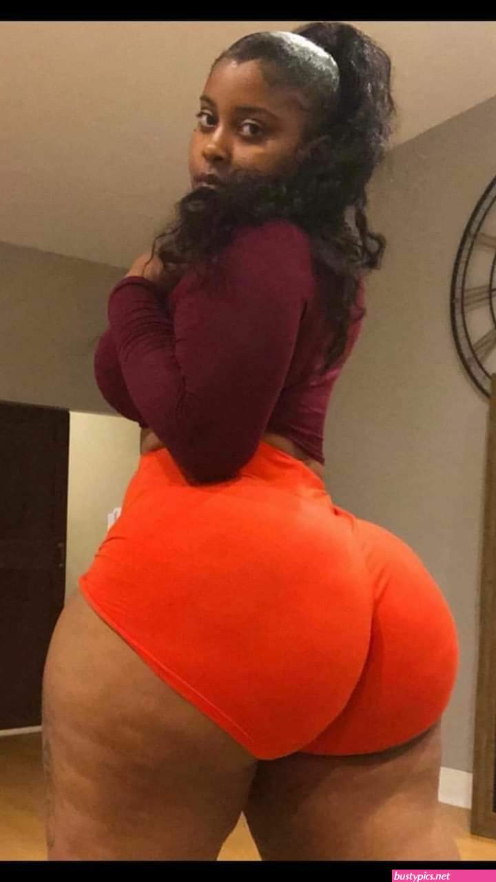 naked ebony giant thighs pic