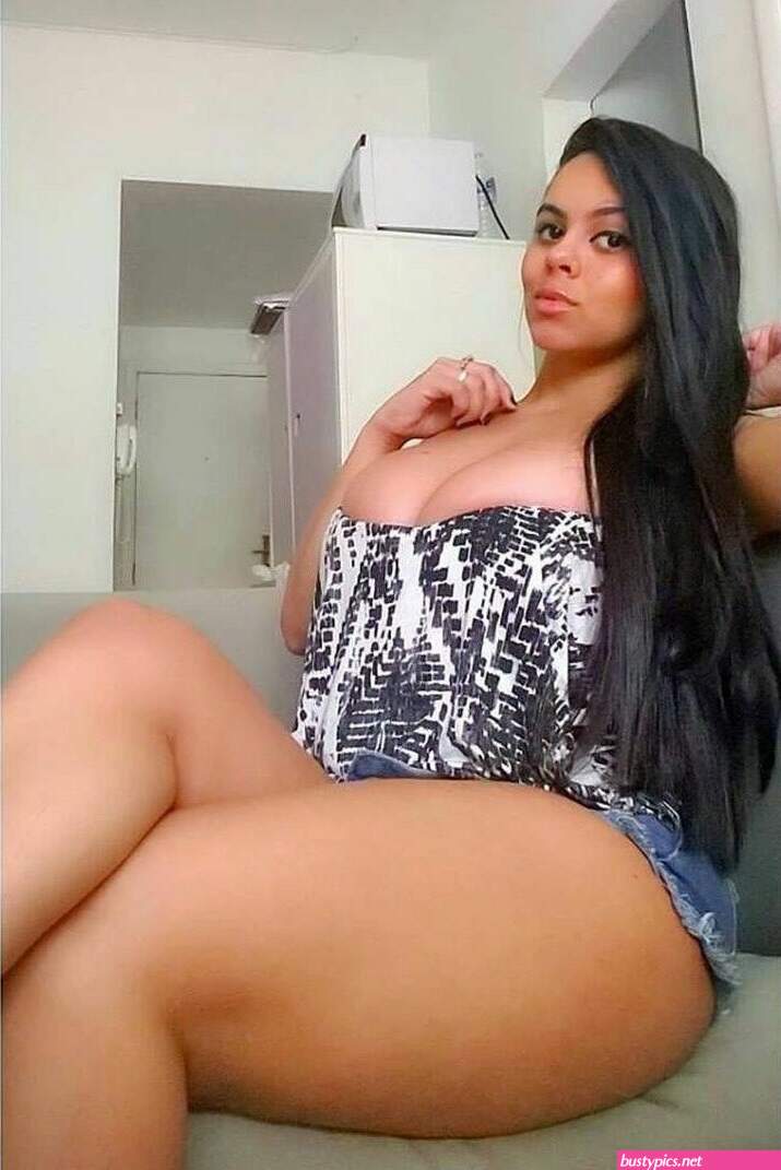 naked ebony giant thighs pic