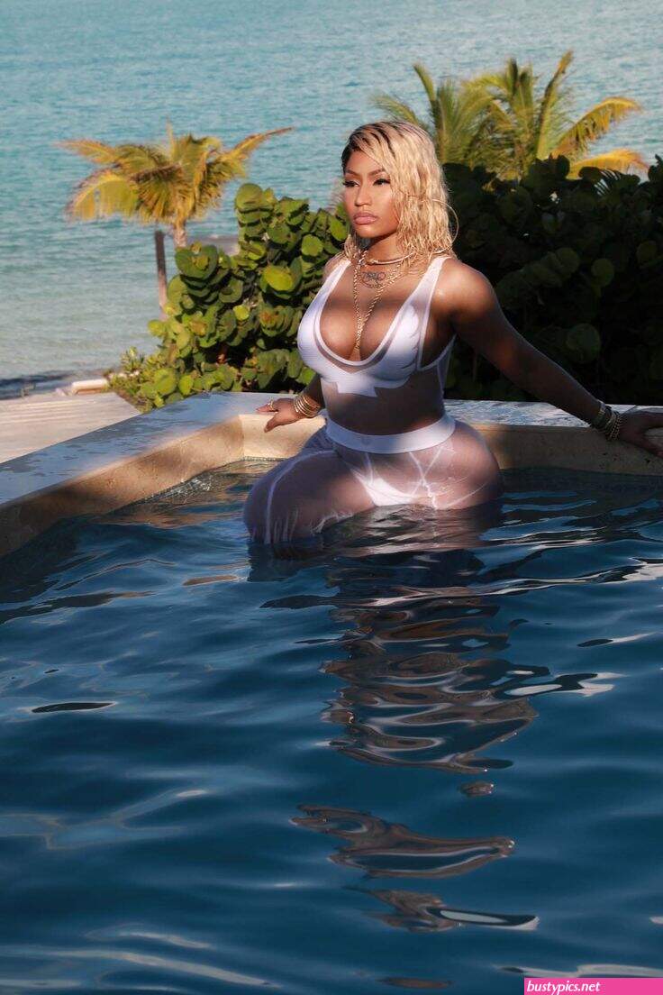 foto rihanna nickiminaj xxxl