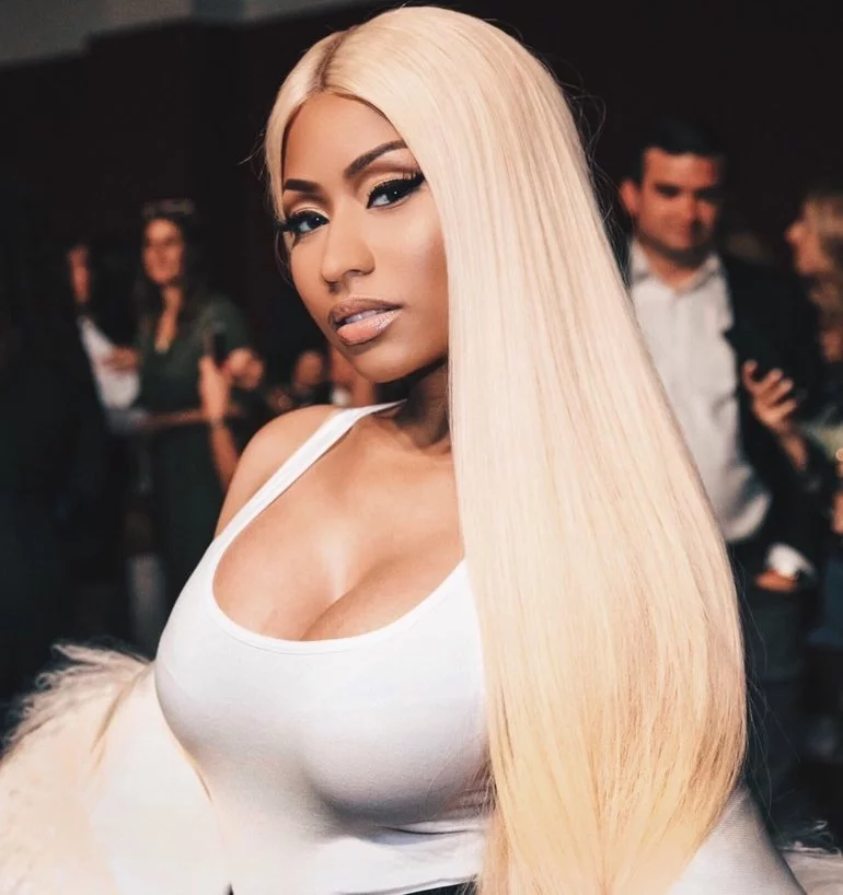 foto rihanna nickiminaj xxxl