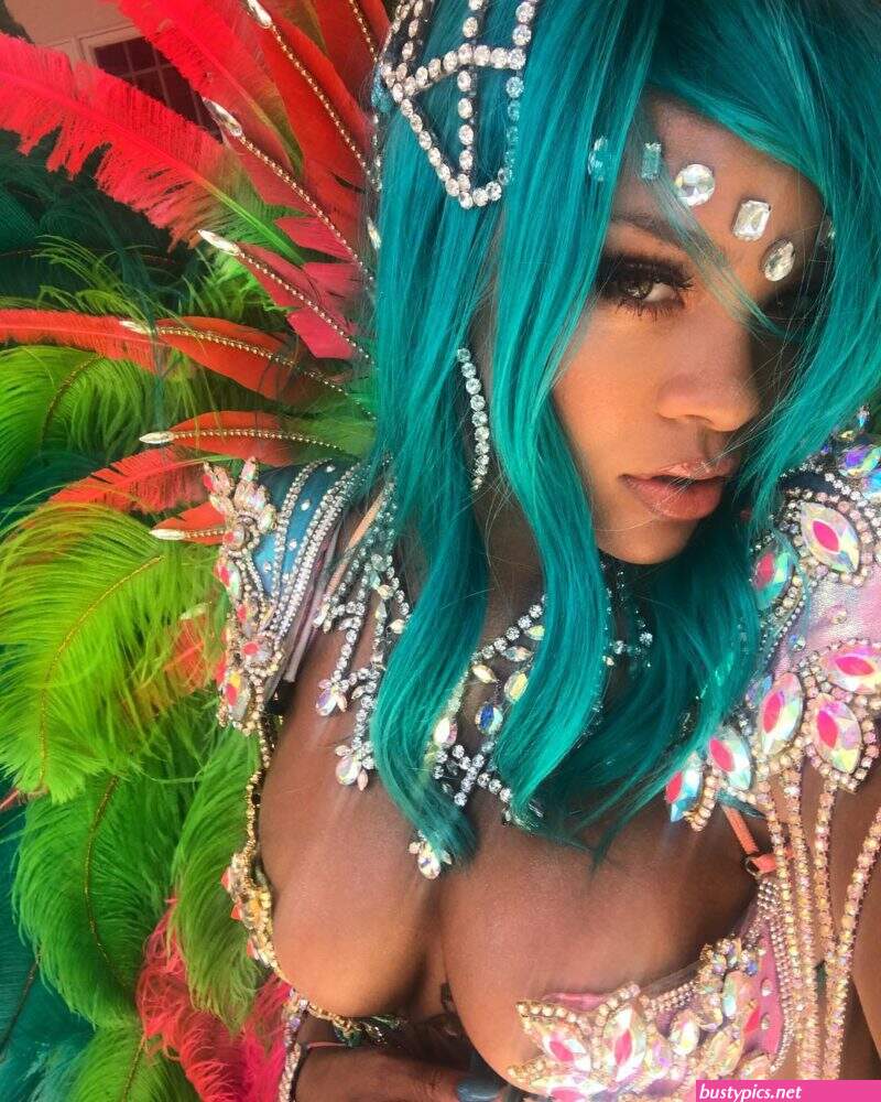 foto rihanna nickiminaj xxxl