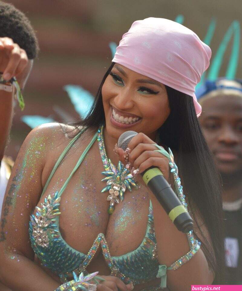 foto rihanna nickiminaj xxxl