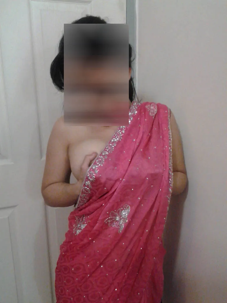 saree aunty pissing photo