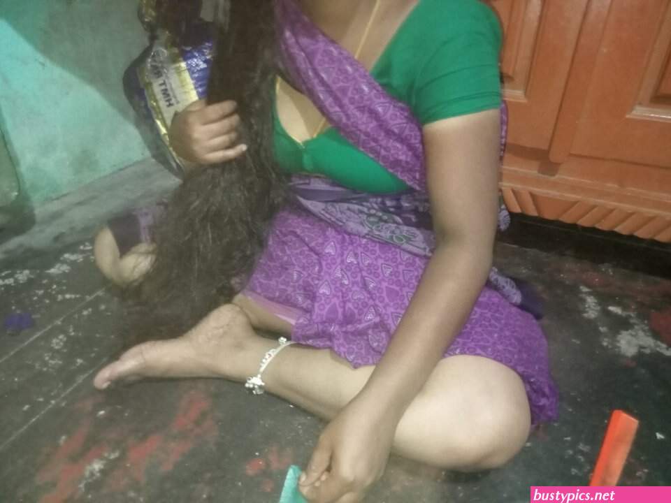 saree aunty pissing photo