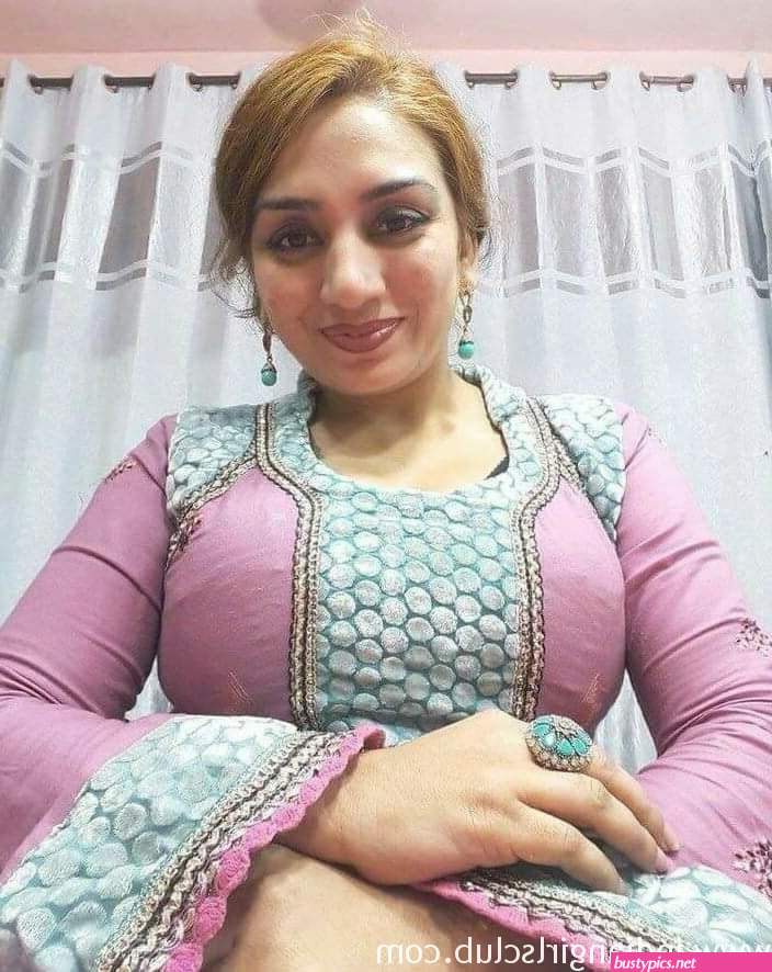 bhabhi big blouse boob