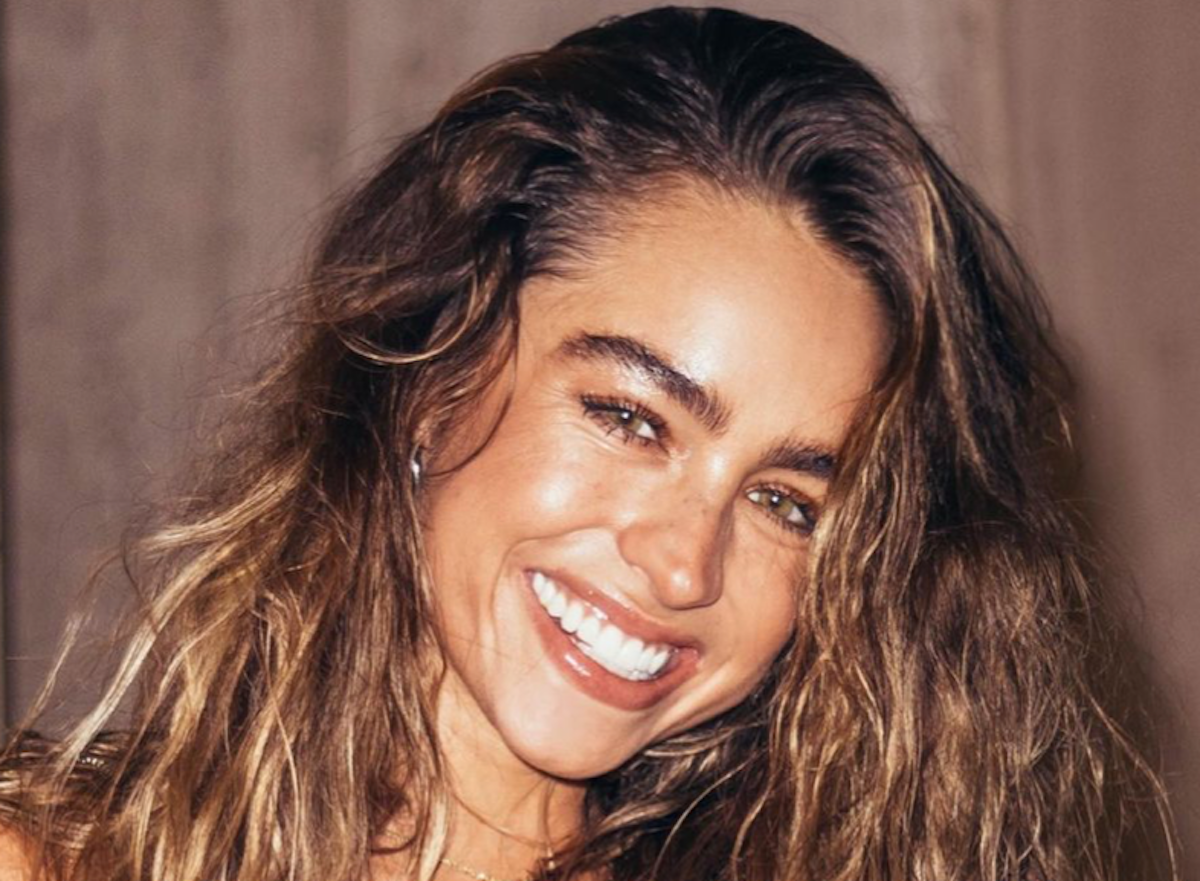 sommer ray shows off her booty in a blue swimsuit