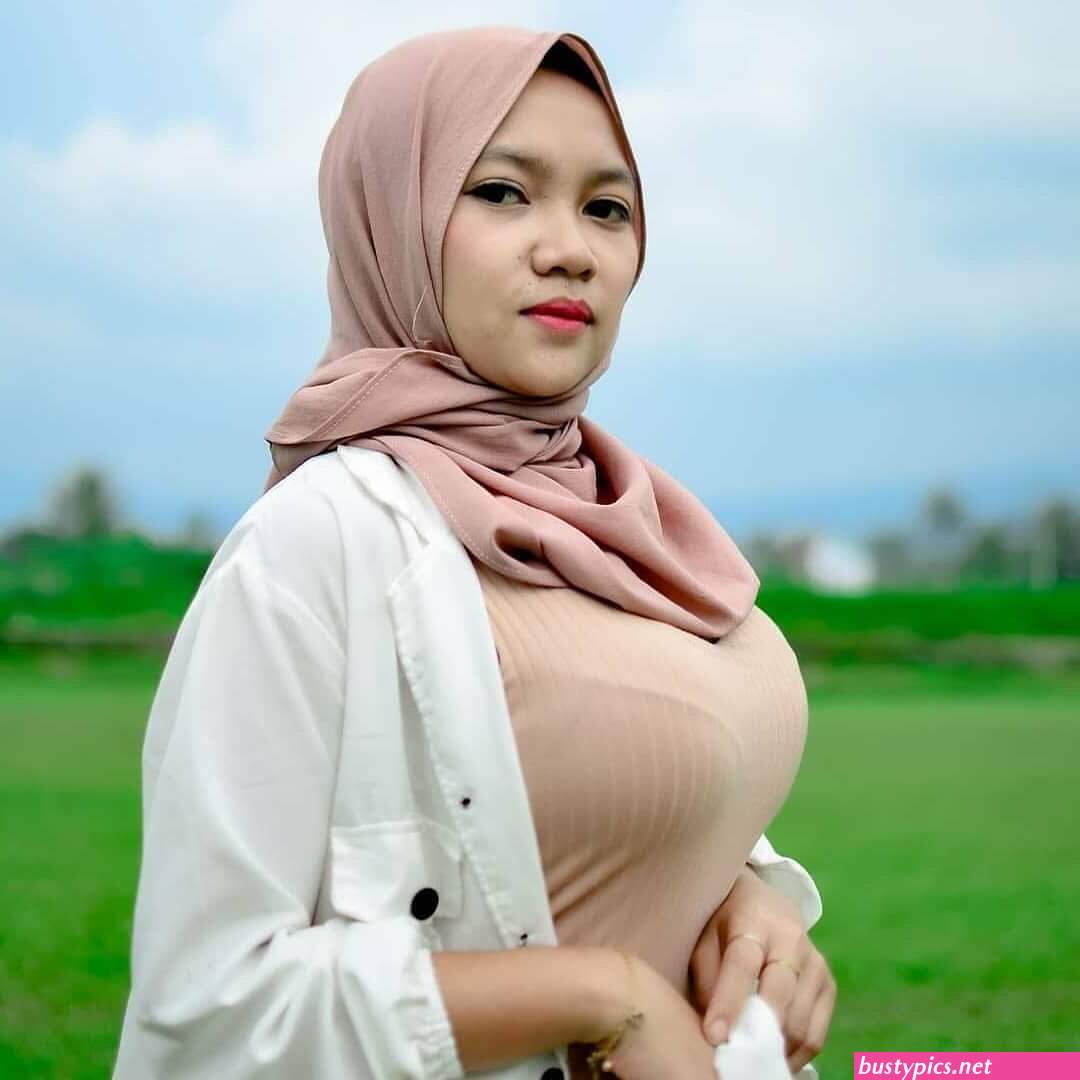model semok bahenol hot