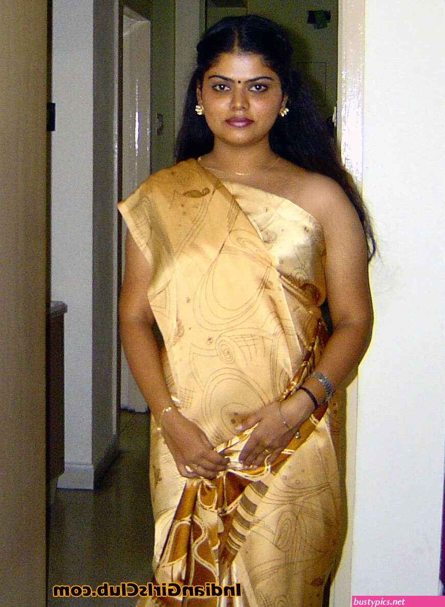 naked saree aunty