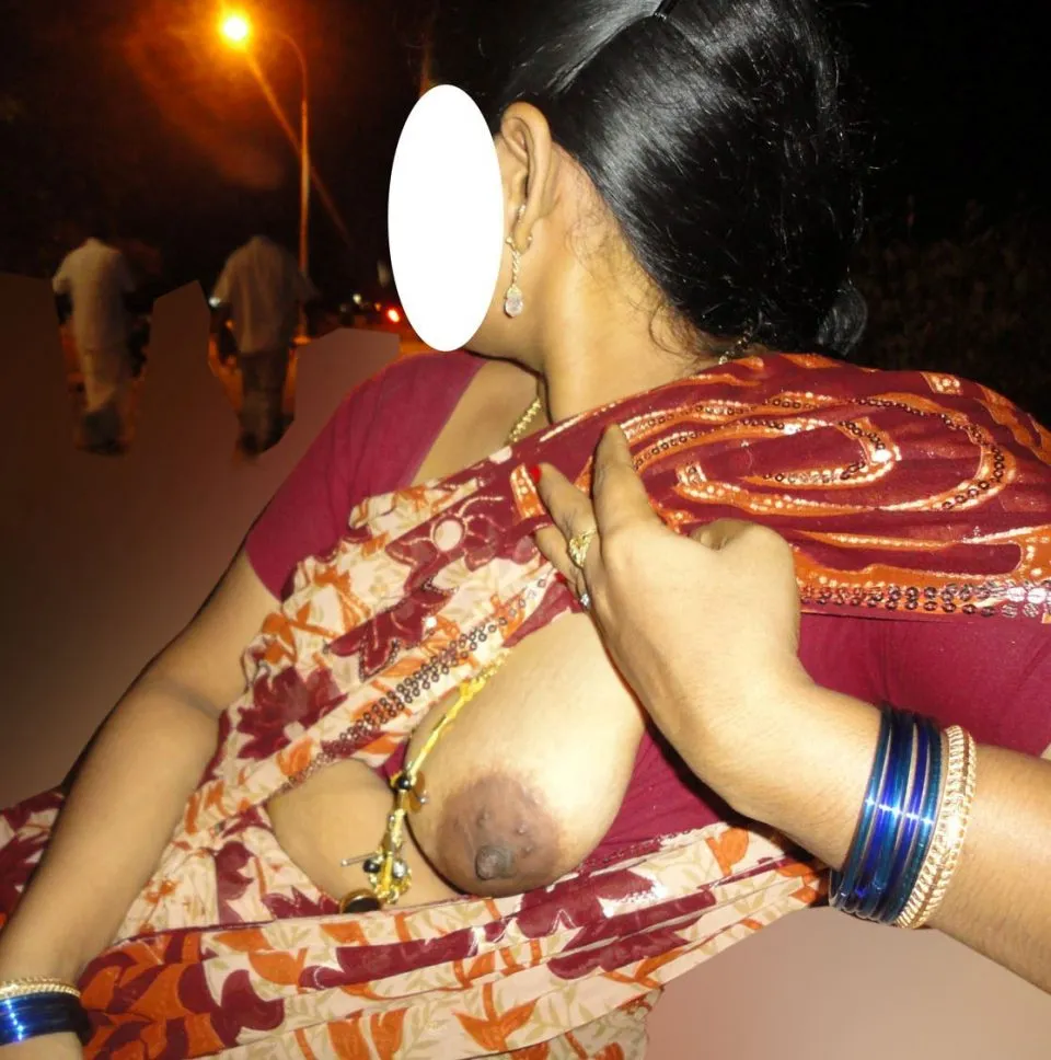 naked saree aunty