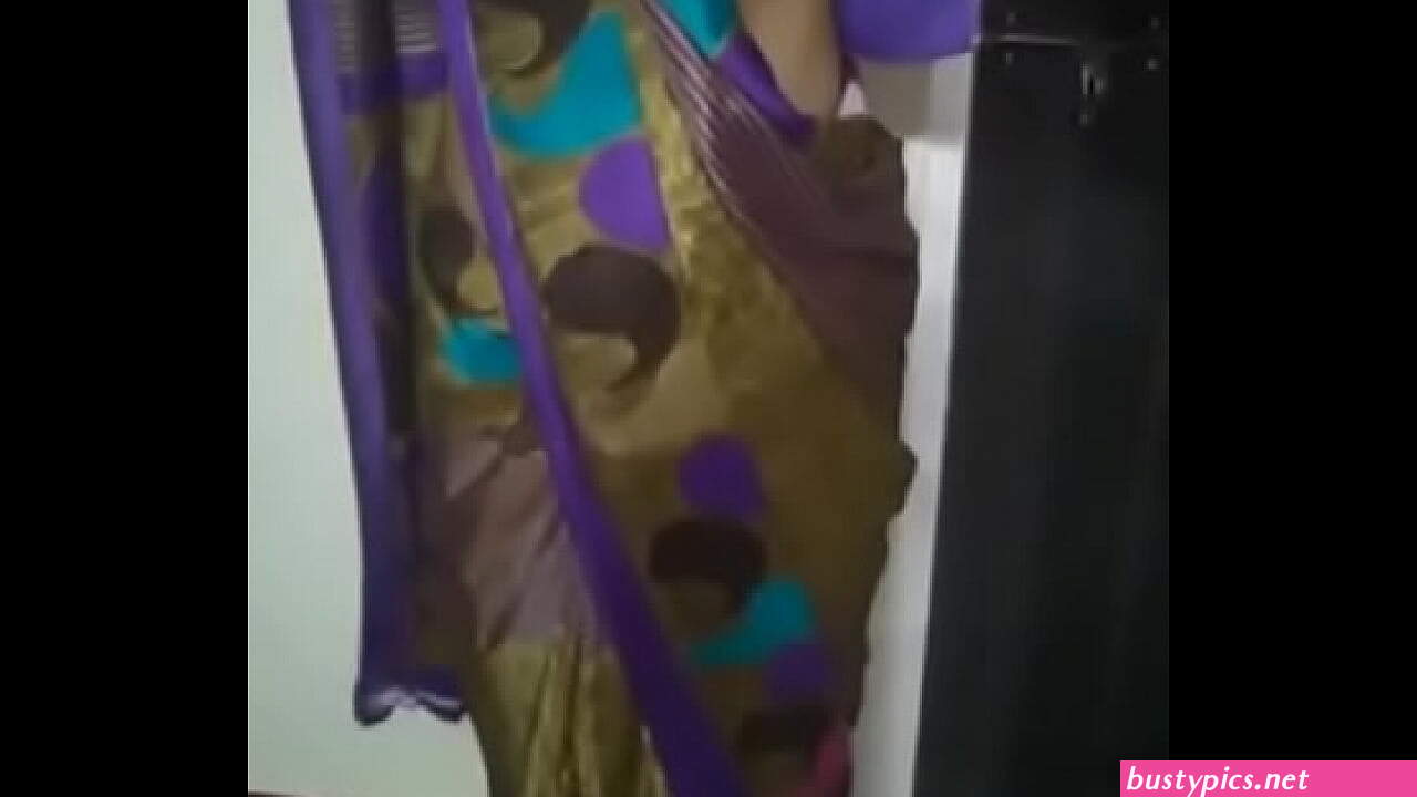 naked saree aunty