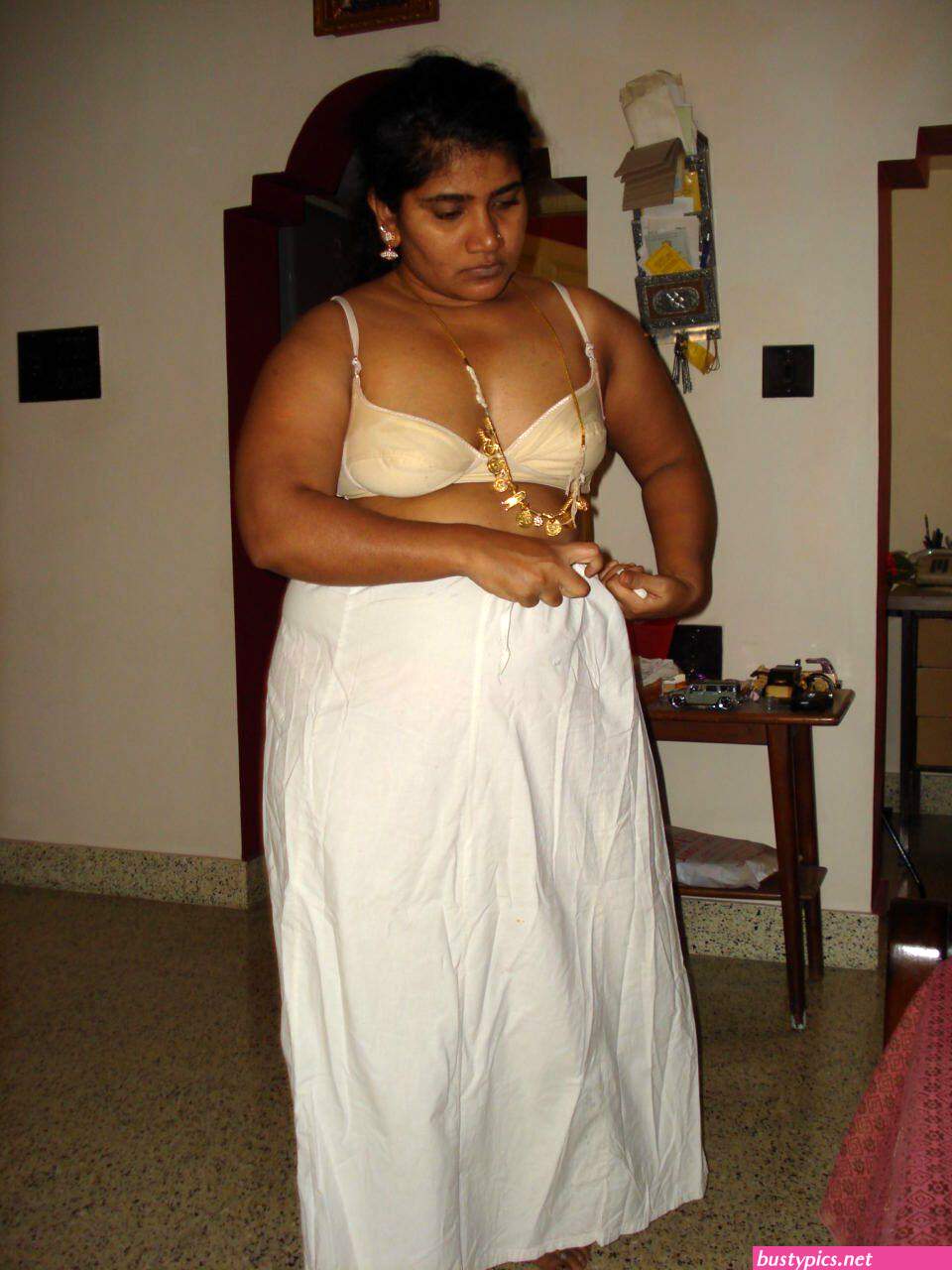 mallu ass nude sari