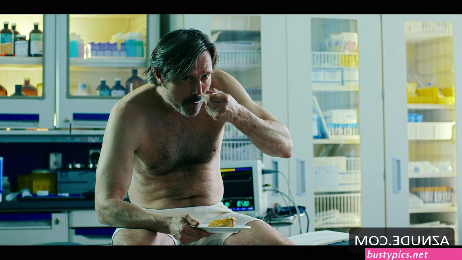 polar nude scenes
