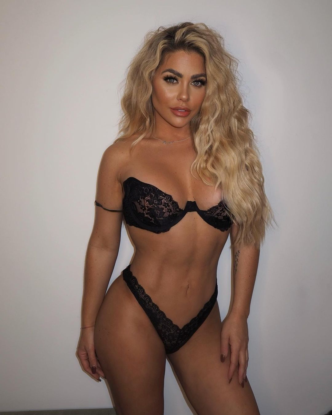 bianca gascoigne looks stunning as she poses in lingerie