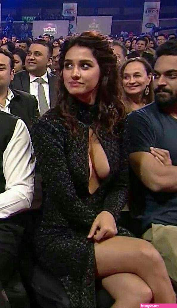 aunty sexy cleave sideboobs