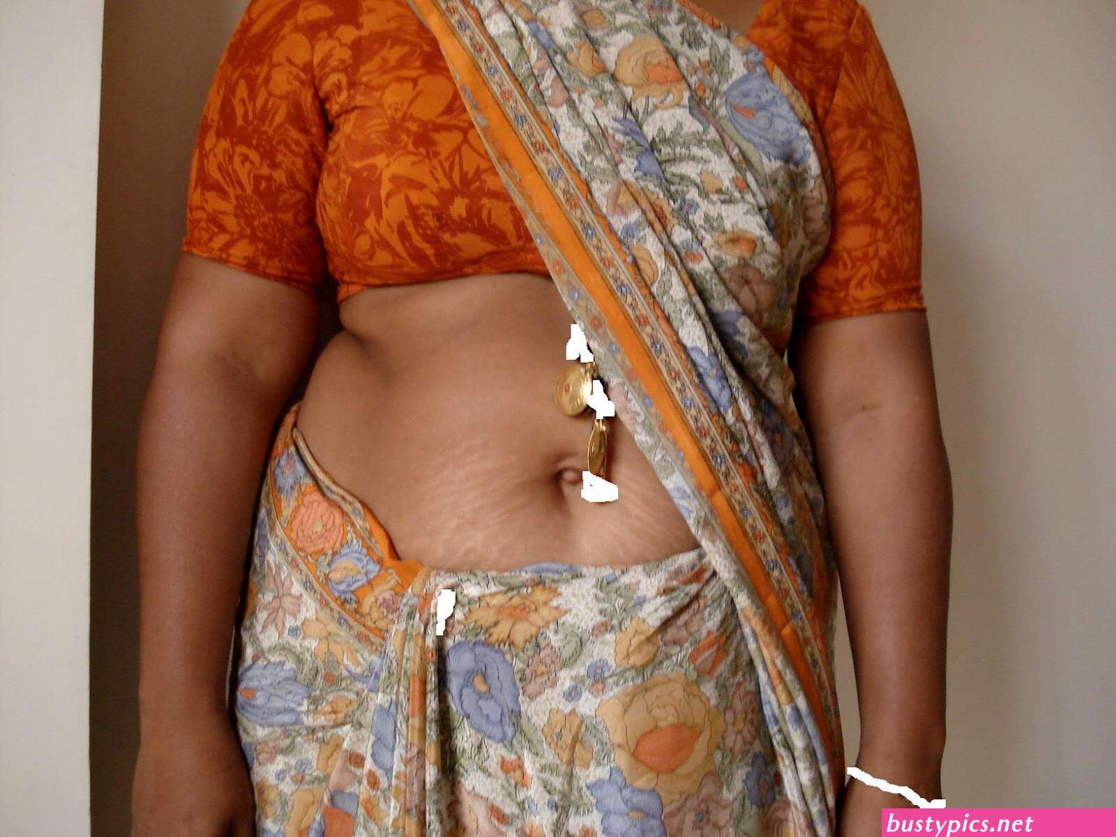 aunty sexy cleave sideboobs