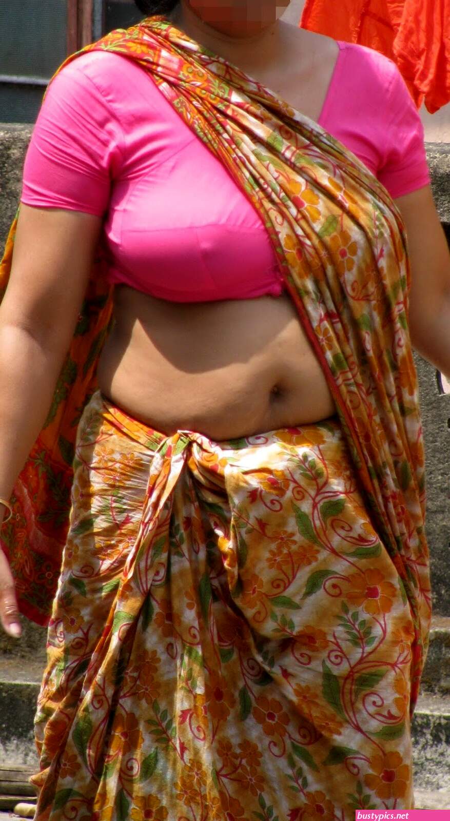aunty sexy cleave sideboobs