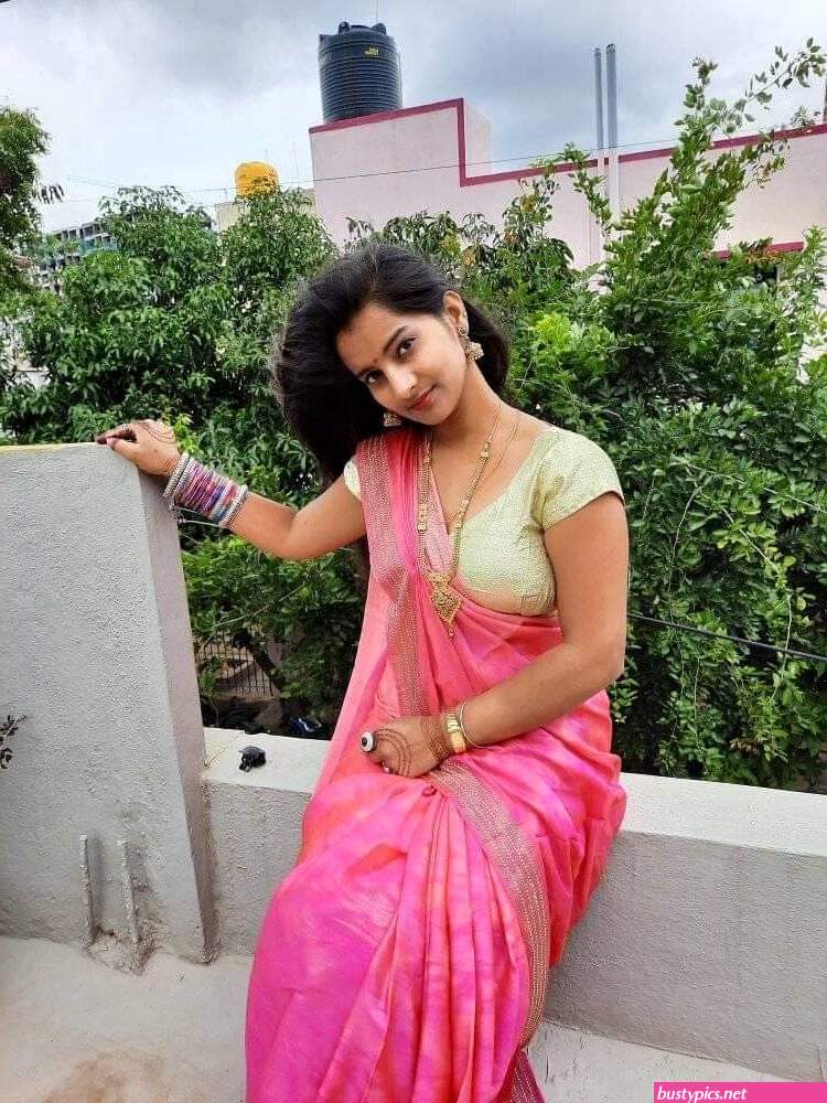aunty sexy cleave sideboobs