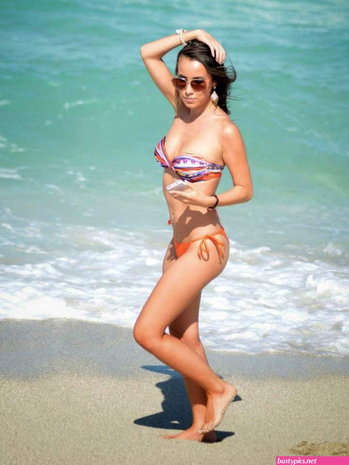 lisa opie shows off her fit body on the beach in miami