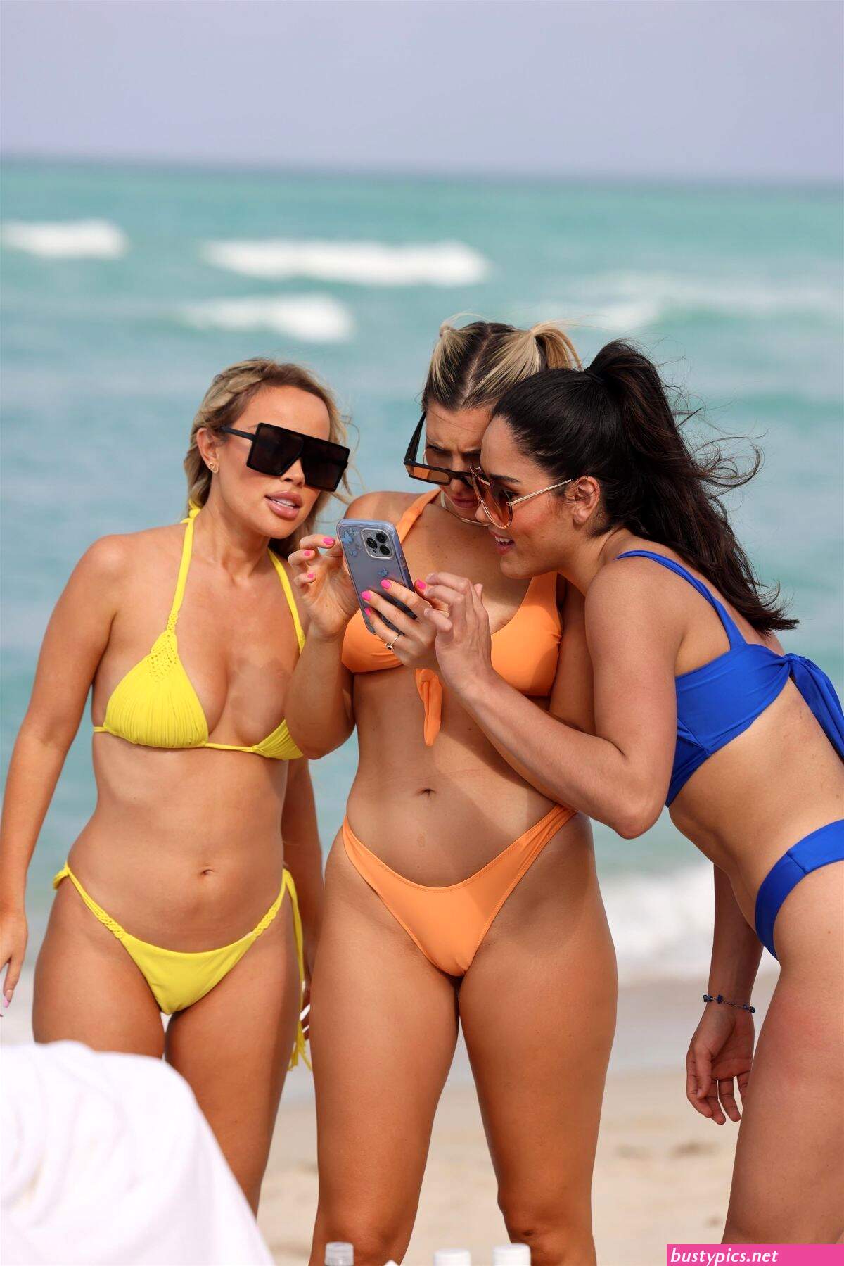 lisa opie shows off her fit body on the beach in miami