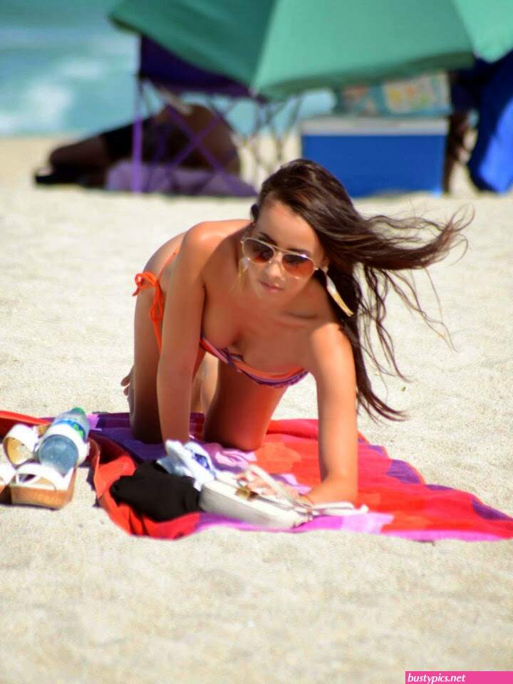 lisa opie shows off her fit body on the beach in miami