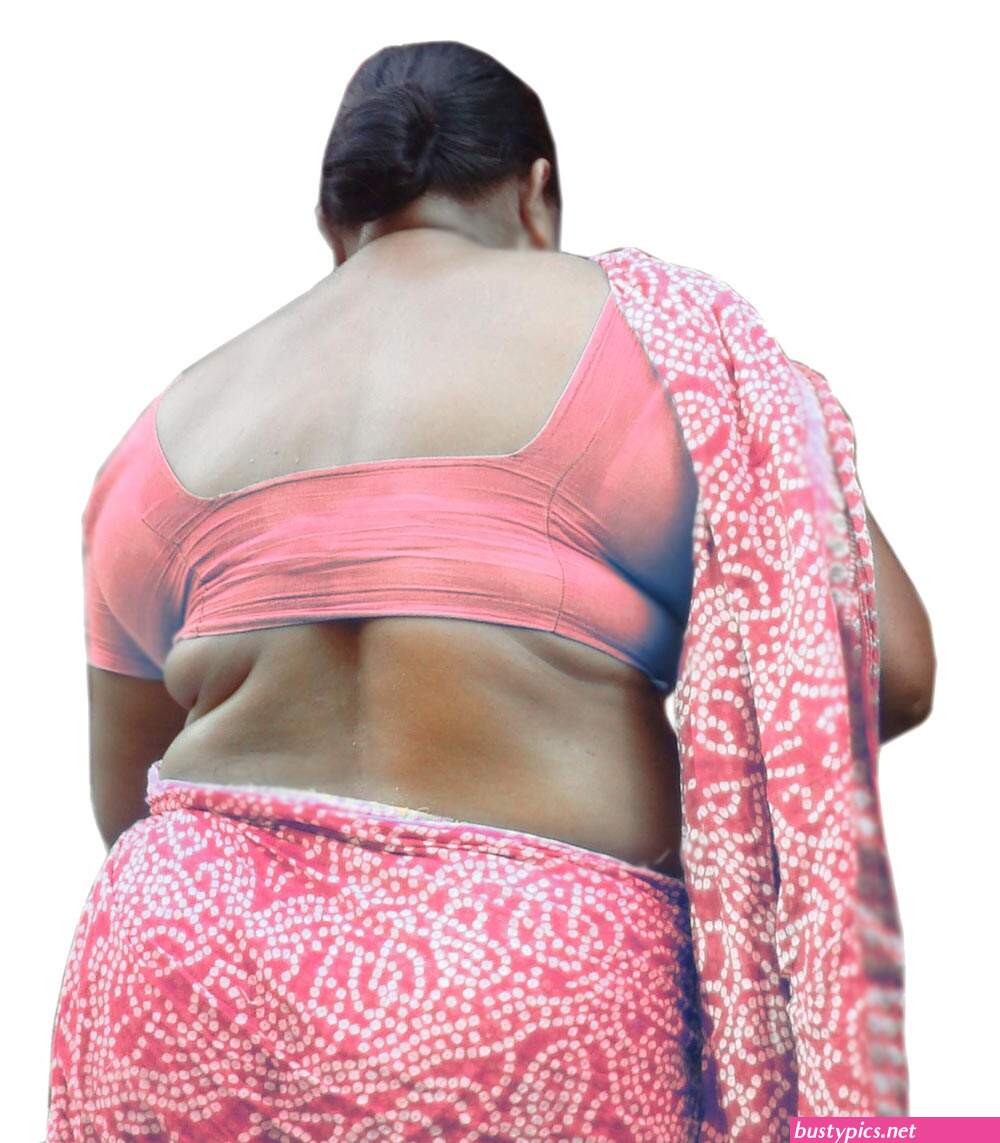 aunty tight saree back in public
