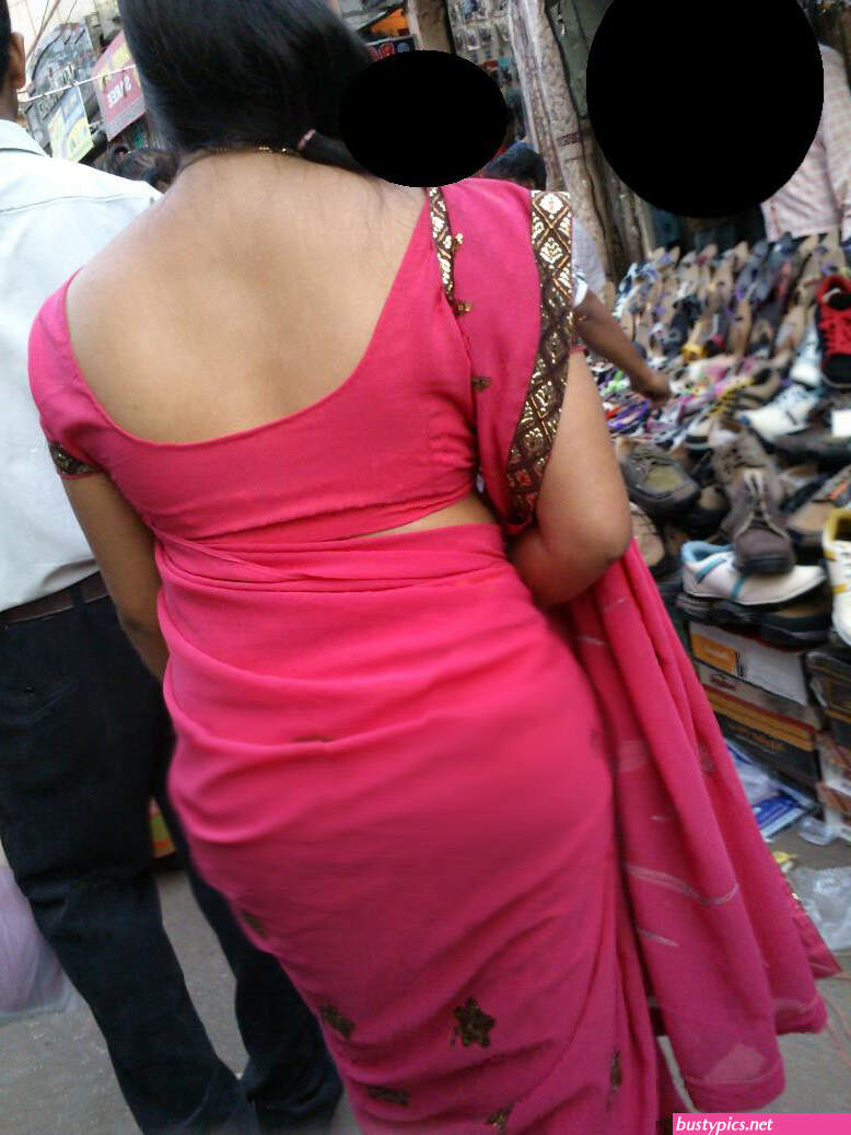 aunty tight saree back in public