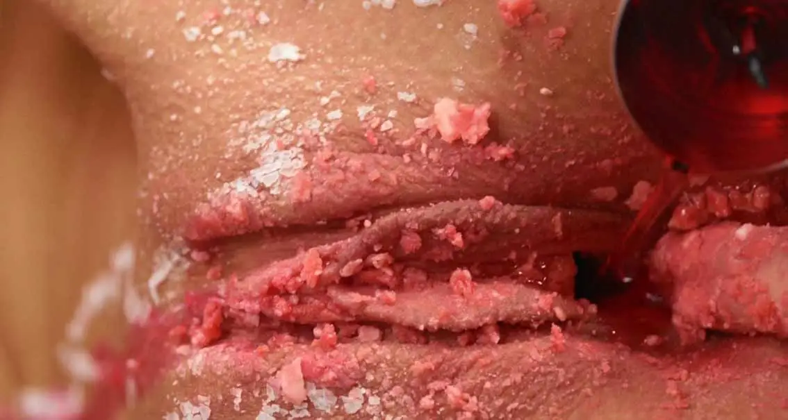 xxx girls putting snake in their pussies pics