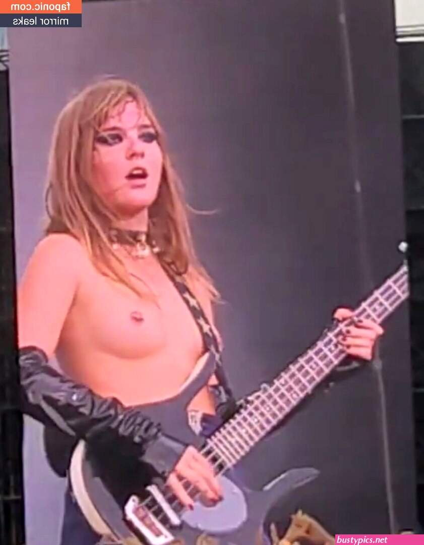 victoria de angelis naked