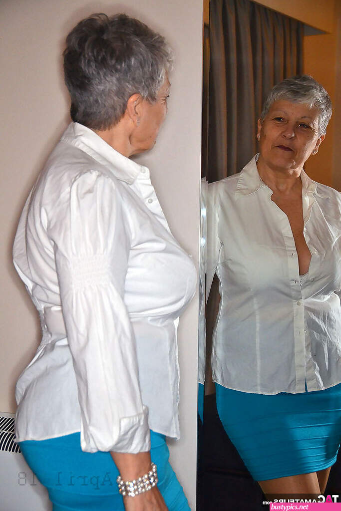 pic sexy granny short skirt panty show