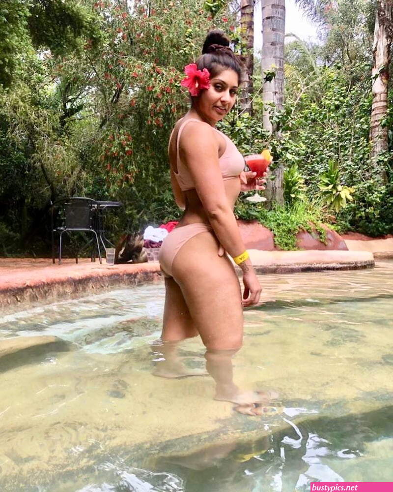 aunty milf pic