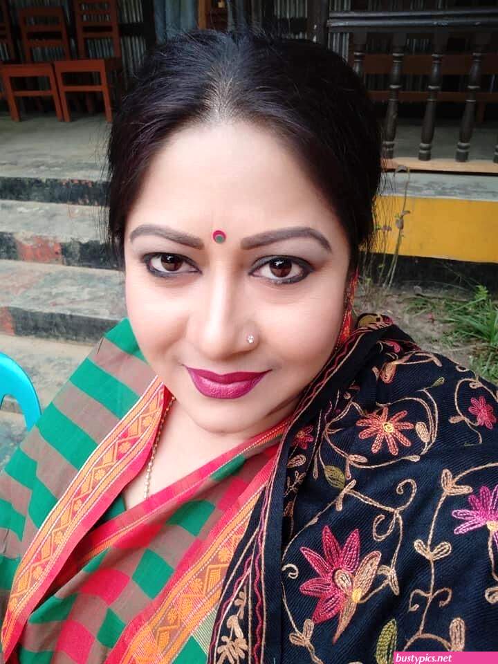 aunty milf pic