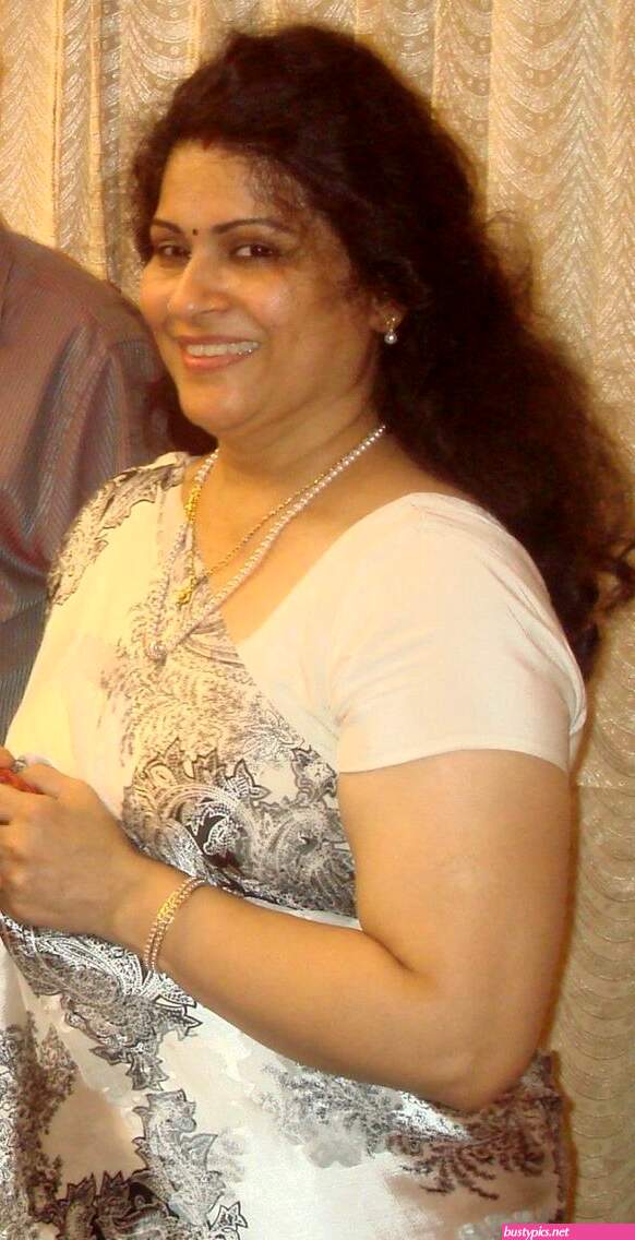 aunty milf pic