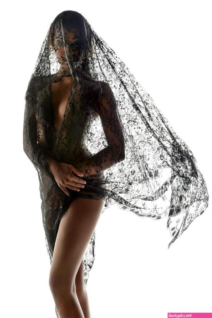 olivia valin nude