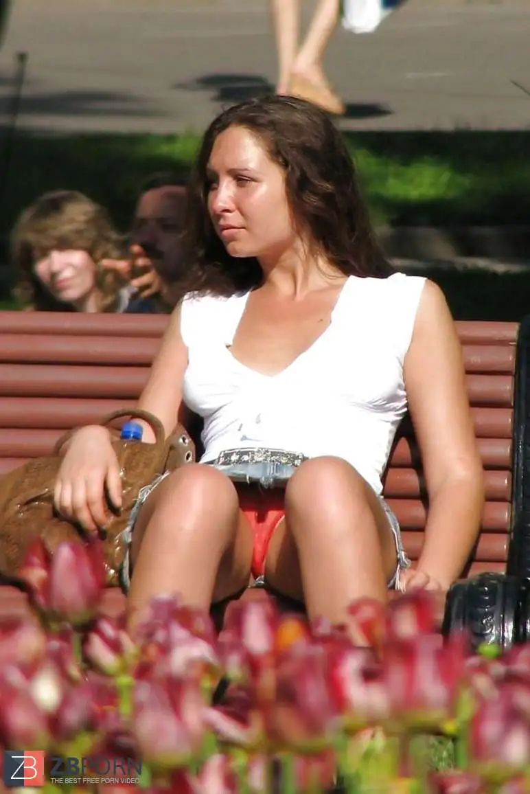 accidental upskirt pantie pics free
