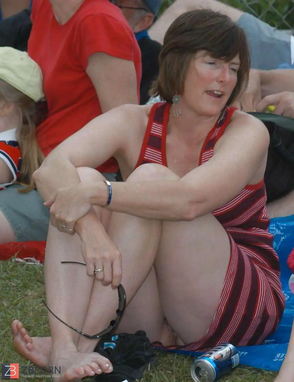 accidental upskirt pantie pics free