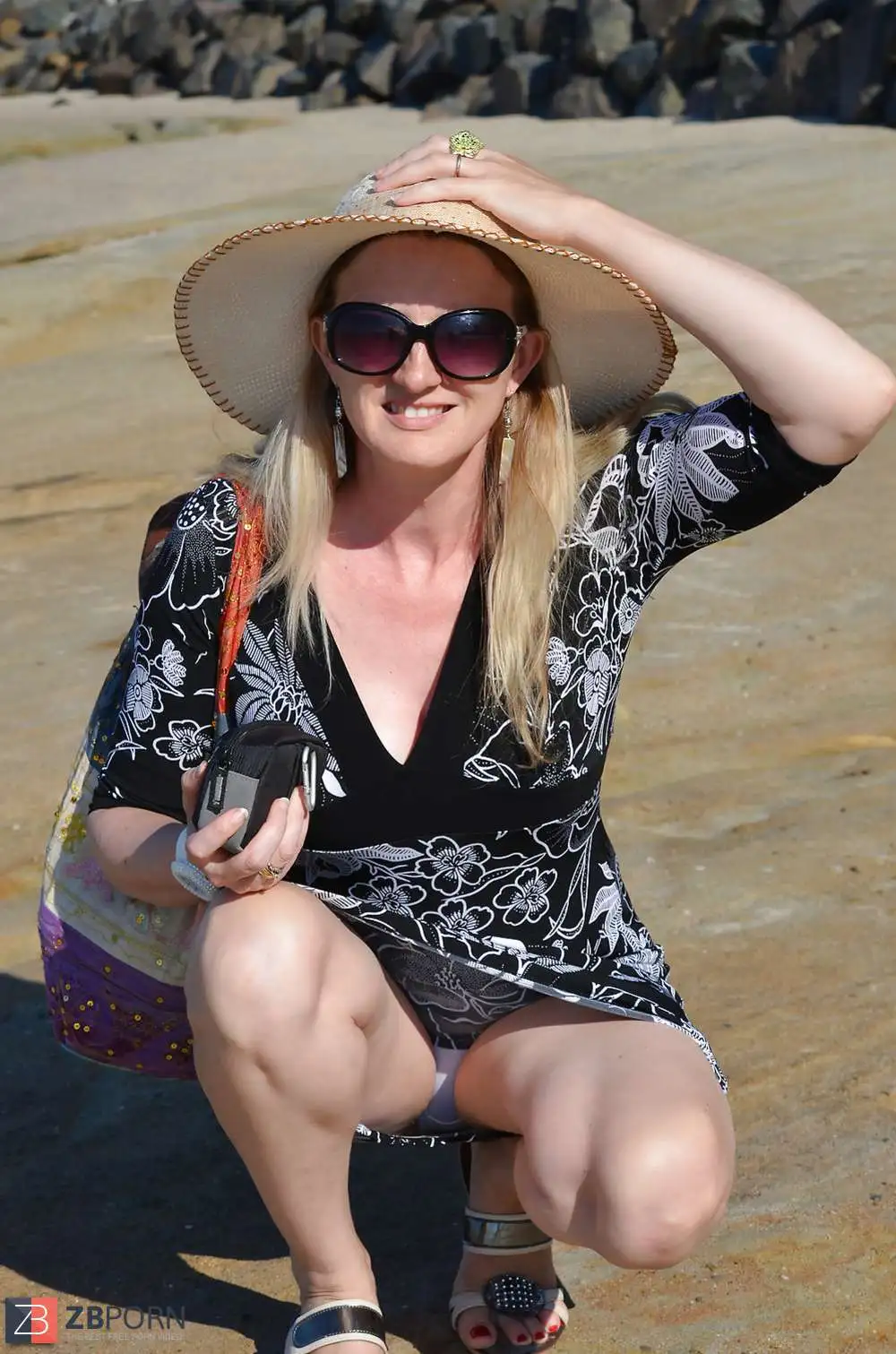 accidental upskirt pantie pics free