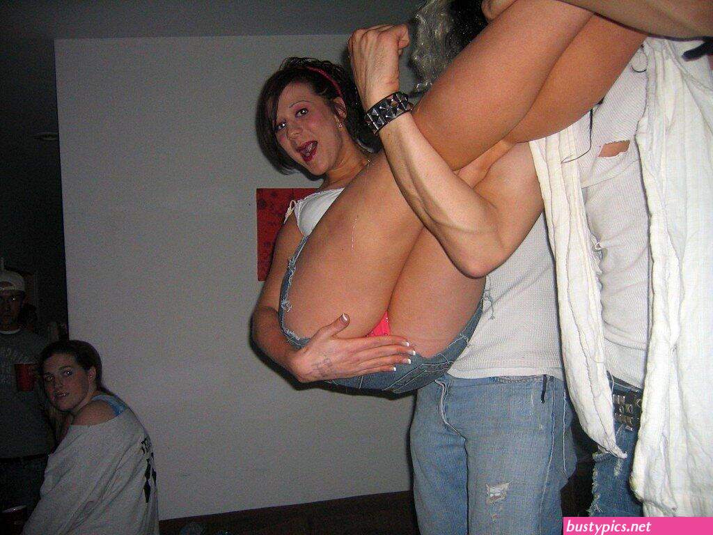 accidental upskirt pantie pics free