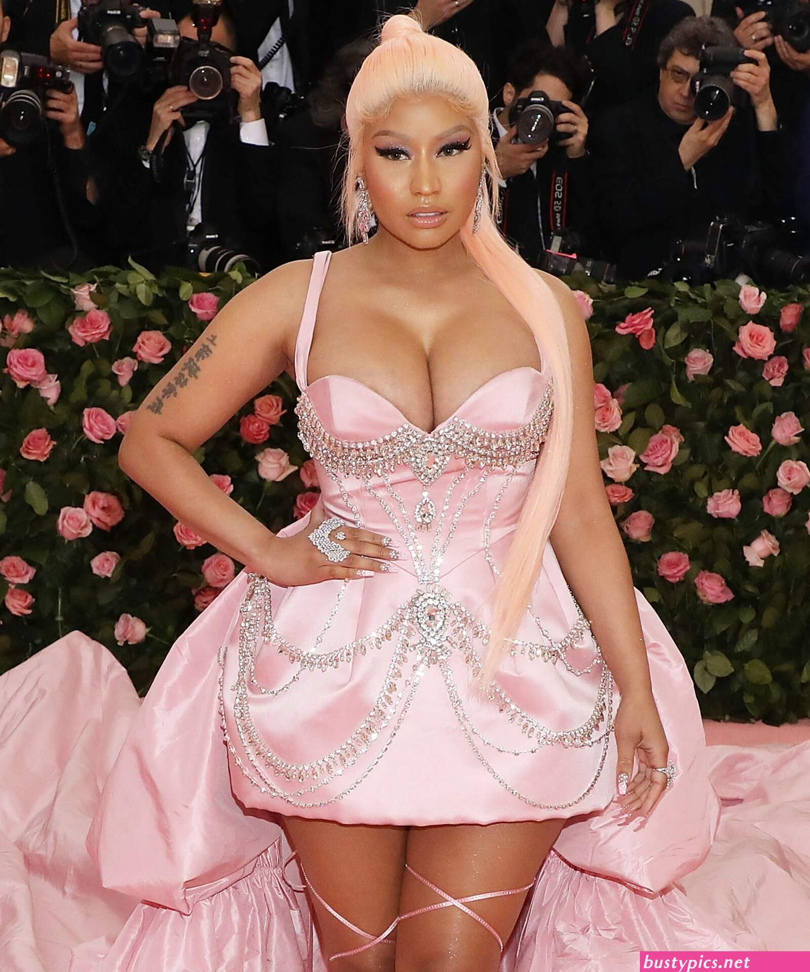 nicki minaj areola peak