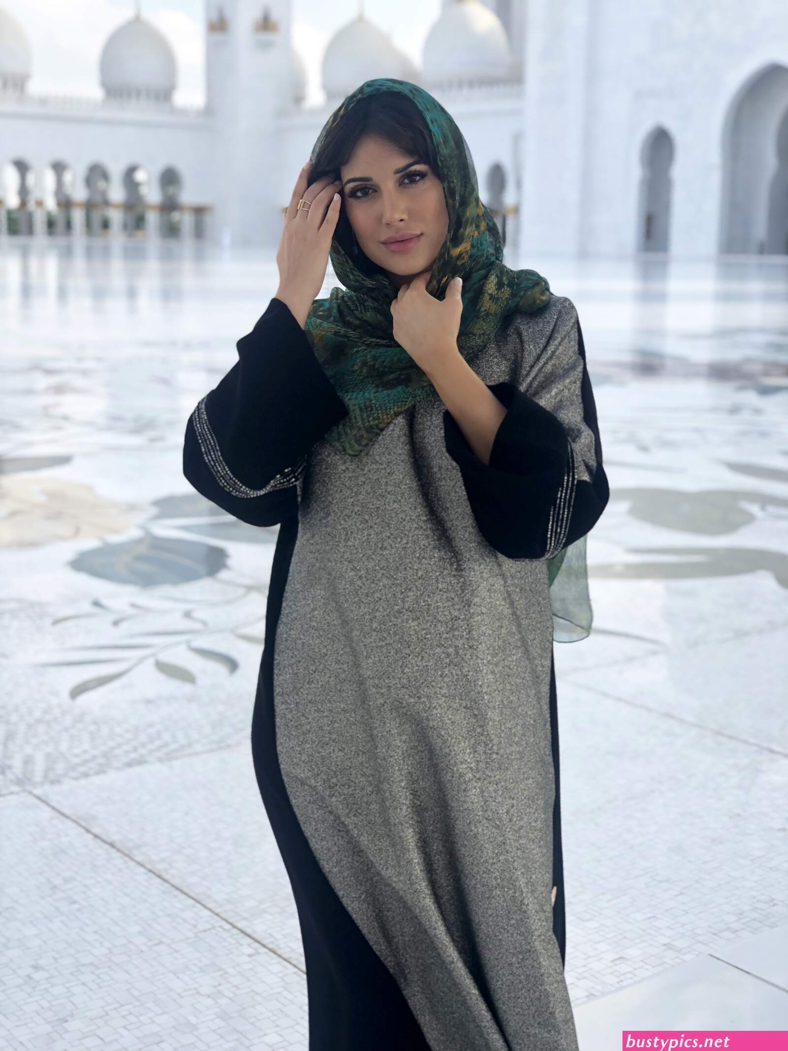 estrella nouri sexy