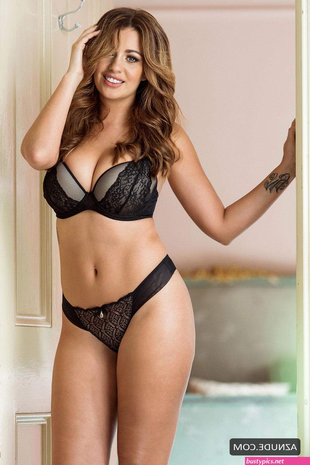 holly peers sexy and topless page 3