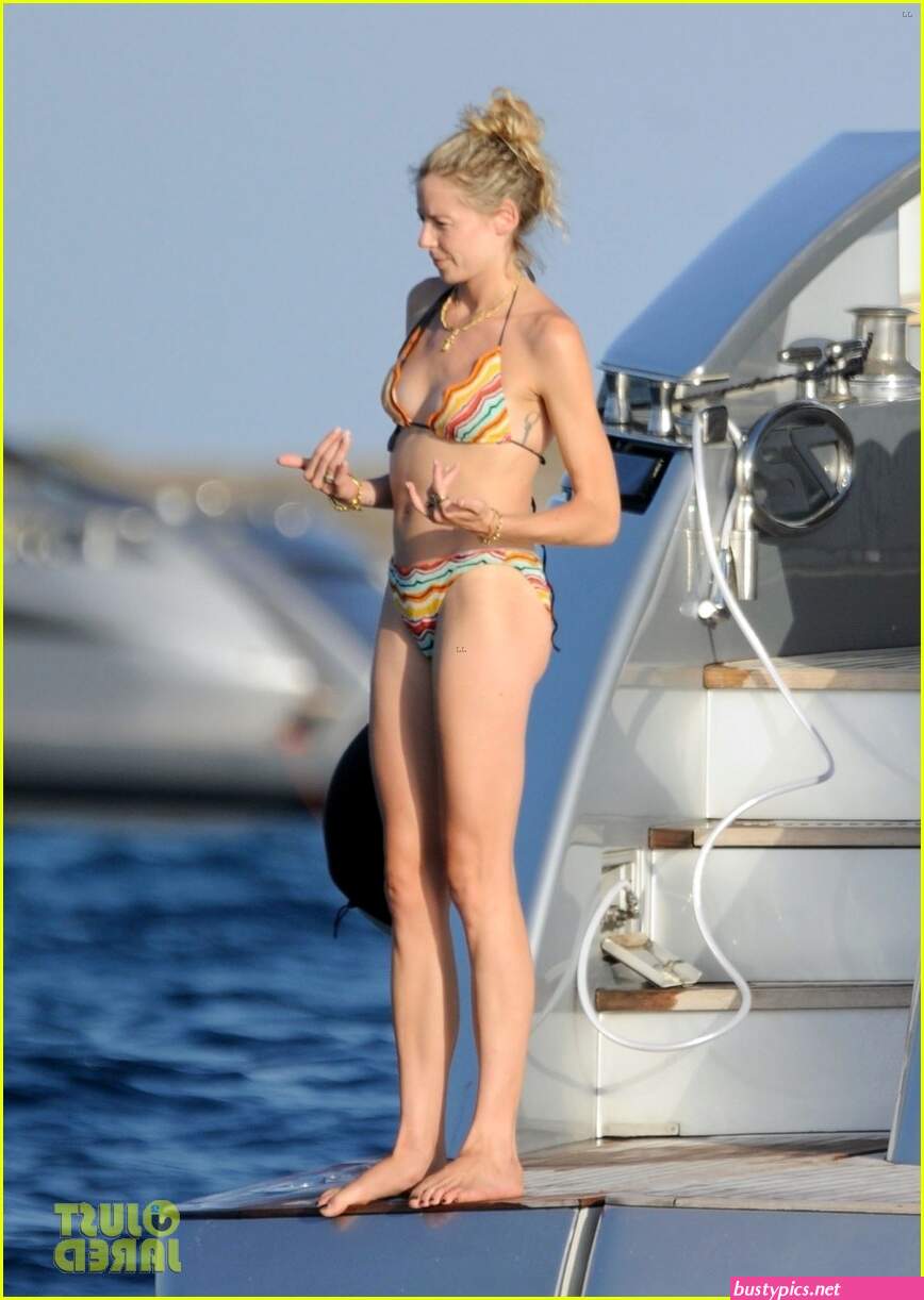 margot robbie in a bikini