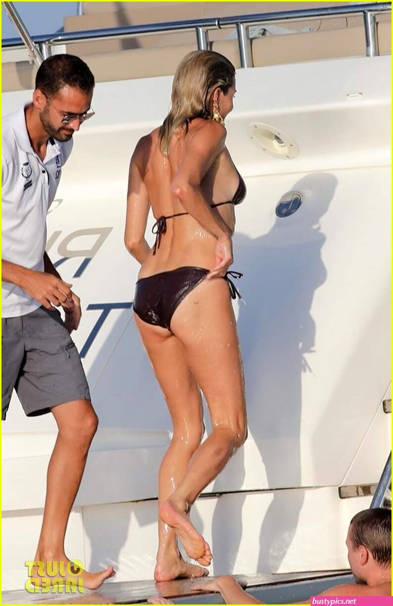 margot robbie in a bikini
